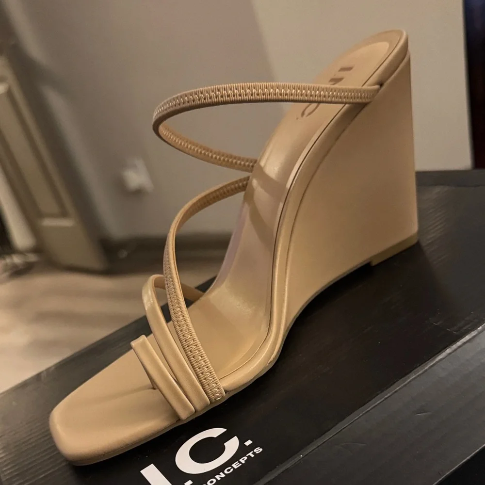 INC International Concepts 🌺Women's Beige Wedge Sandals BRAND NEW IN BOX SIZE 🌺